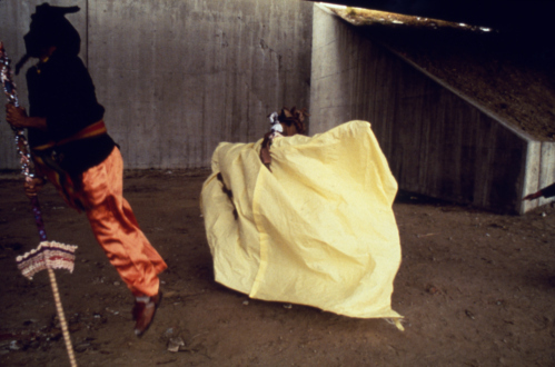 Senga Nengudi – Performances 1976 – 81 - Senga Nengudi, Freeway Fets, 1978. 