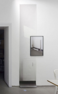 Photography Out of Germany – Sofia Hultén, Annette Kelm, Heinz Peter Knes, Alwin Lay, Michael Schmidt, Kathrin Sonntag, Tobias Zielony. - Kathrin Sonntag, END OF QUOTE, 2017. Photograhic wallpaper, 105 x 24 in, ed. 3.