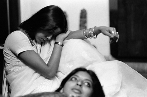 Pablo Bartholomew – Outside In - Nommie and Bina, New Delhi, 1976. Gelatin silver print, edition of 10 (+3 AP), 16 x 24 in.