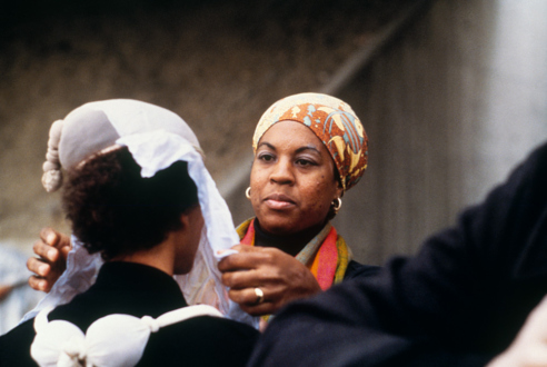 Senga Nengudi – Performances 1976 – 81 - Senga Nengudi, Freeway Fets, 1978. 