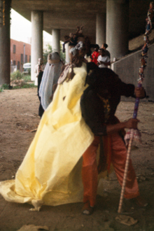 Senga Nengudi – Performances 1976 – 81 - Senga Nengudi, Freeway Fets, 1978. 