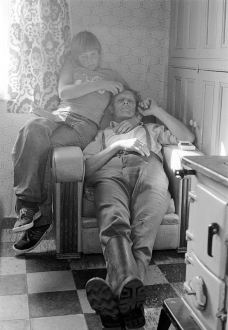 Tom Wood – Men and Women - Charlie and Alan in Granny's chair, 1977. Silver gelatin print, edition
of 7 (+2 AP).