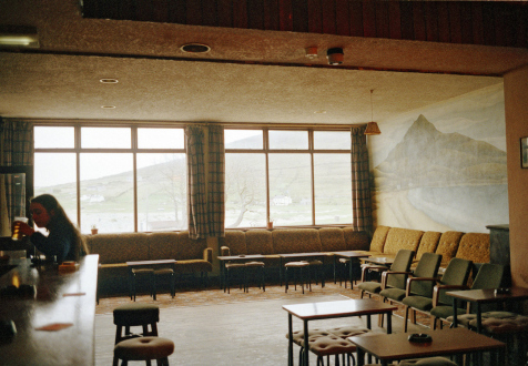 Tom Wood – Men and Women - Slievemore (You're Never Alone at the Strand), 1986. C-print, edition of 7 (+2 AP).