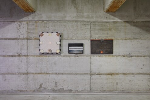 PAINTING STONE - Installation view, <i data-eio=